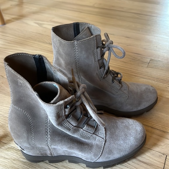 Girls Sorel wedge Boots size 4 - Picture 3 of 9
